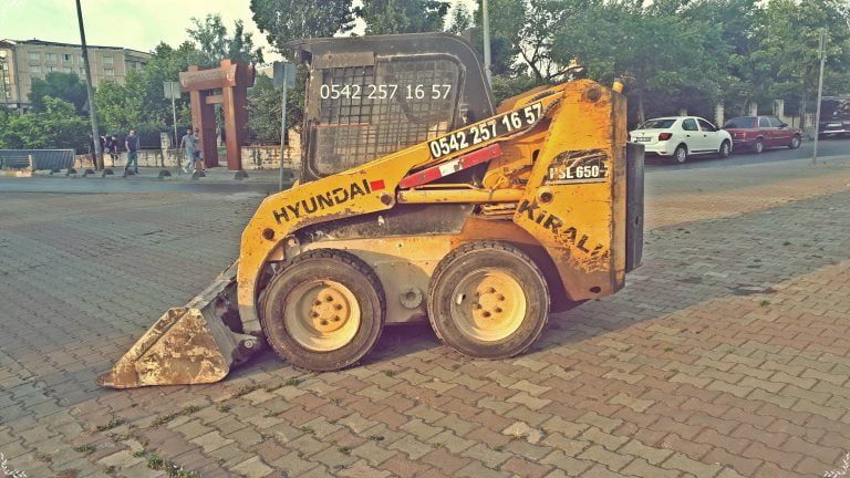 Sultangazi kiralık süpürgeli bobcat